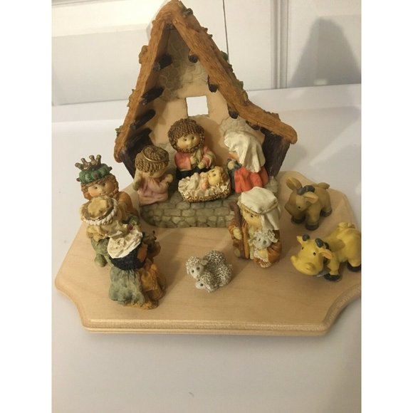 11 Piece Ceramic Christmas Nativity Scene w/Wood Crèche - Picture 2 of 12